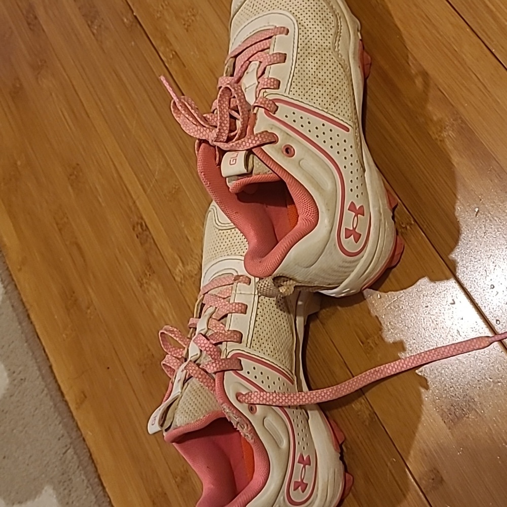 Girls Under Armour size 1.5 cleats